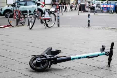 Die Verletzte hatte einen Unfall mit ihrem E-Scooter.