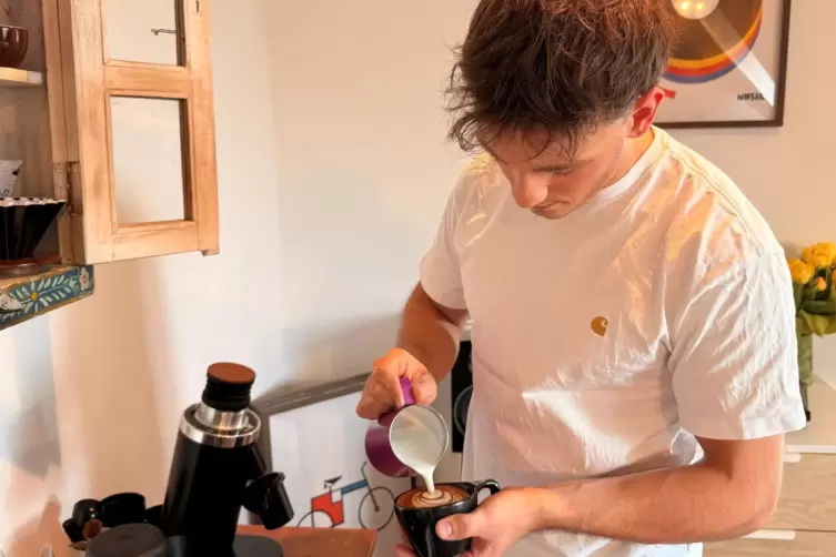 An der Siebtr&auml;germaschine und am Herd ist Luca Spiegel der Chef. 