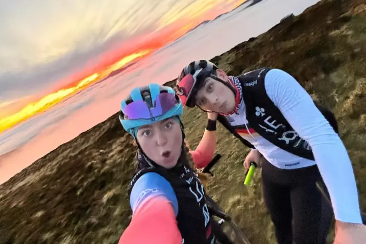 Luca Spiegel hat seine Freundin in ihrer Heimat besucht. Vom ersten Mountainbikeausflug in Irland mit Sonnenuntergang schw&auml;rmt d