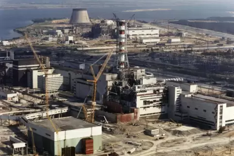 Das Kernkraftwerk Tschernobyl wenige Monate nach der Reaktorkatastrophe.