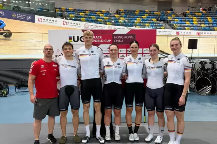 Das Pf&auml;lzer Team in Hongkong und Malaysia: Bundestrainer Jan van Eijden, Luca Spiegel, Henric Hackmann, Messane Br&auml;utigam, Magda