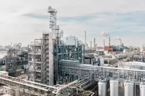 Diese neue Anlage im BASF-Stammwerk produziert den Duftstoff Menthol, der nach Minze riecht. 