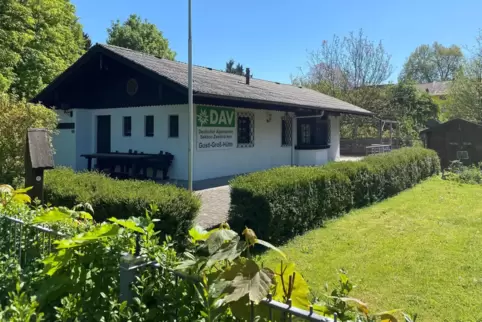 Der Deutsche Alpenverein, Sektion Zweibrücken, will demnächst das Dach seines Vereinsheims, der Gustl-Groß-Hütte, sanieren.