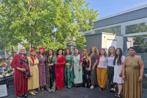 „Eftelya“, der Chor der alevitischen Gemeinde Saarbrücken unter der Leitung von Hasan Hüseyin Talaz, ist am Samstag beim Konzert