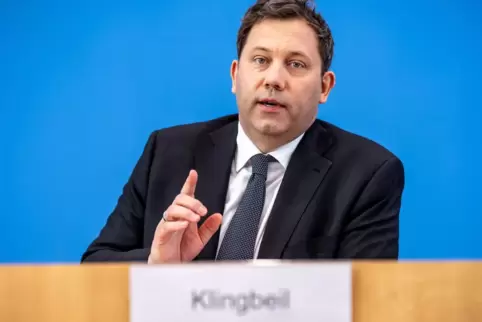 Finanzminister Lars Klingbeil: „Das Land ist 20 Jahre kaputtgespart worden.“