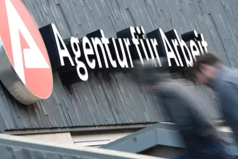 Arbeitgeber melden weniger offene Stellen bei der Agentur, 