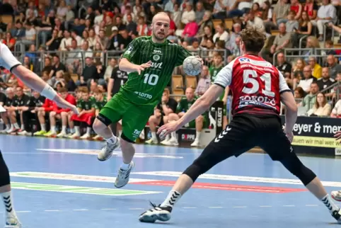 Vincent Bülow von den Eulen Ludwigshafen im Spiel bei der HSG Nordhorn-Lingen. 
