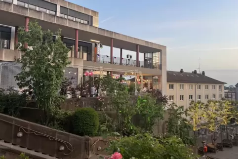 Auf der VR-Bank-Terrasse über dem Schlossplatz wird an vier Abenden gefeiert. 