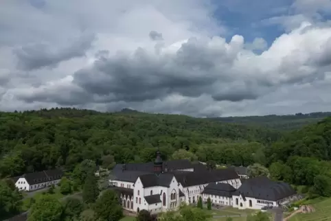 Dunkle Wolken über Kloster Eberbach