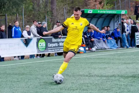 Felix Bürger vertritt Daniel Graf als Trainer beim Auswärtsspiel des SV Morlautern bei Alemannia Waldalgesheim. Ob Bürger auch a
