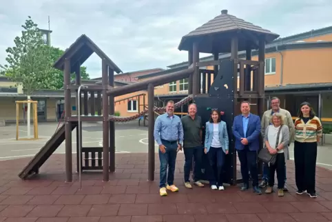 Das neue Spielgerät auf dem Schulhof der Haßlocher Ernst-Reuter-Schule ist von mehreren Seiten zugänglich. 