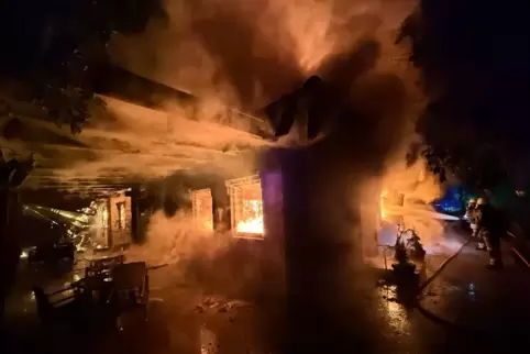 Feuer zerstört Gaststätte in Speyer