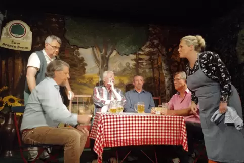 Ort des Geschehens ist das Wirtshaus „Zum grünen Baum“. 