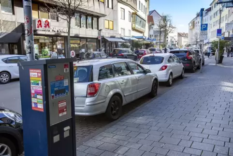 Machen mehr Parkplätze auf den Straßen und Plätzen die innenstadt wirklich attraktiver? 