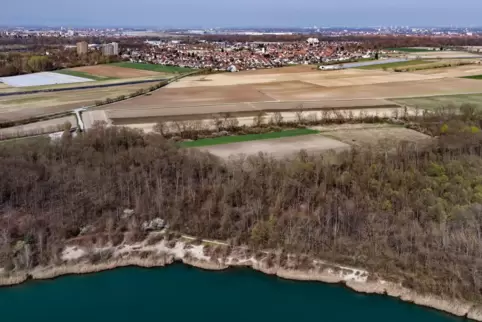Aus der Luft: Neuhofen wird Geopfalz Flächen nahe der Schlicht für das Tiefengeothermie-Projekt zur Verfügung stellen. 
