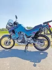 , 583 ccm, TÜV 9/2026, GIVI Koffer, 2. Hand, Werkstatthandbuch, Kette und Reifen 1,5 Jahre alt, ca. 1000 km gefahren.