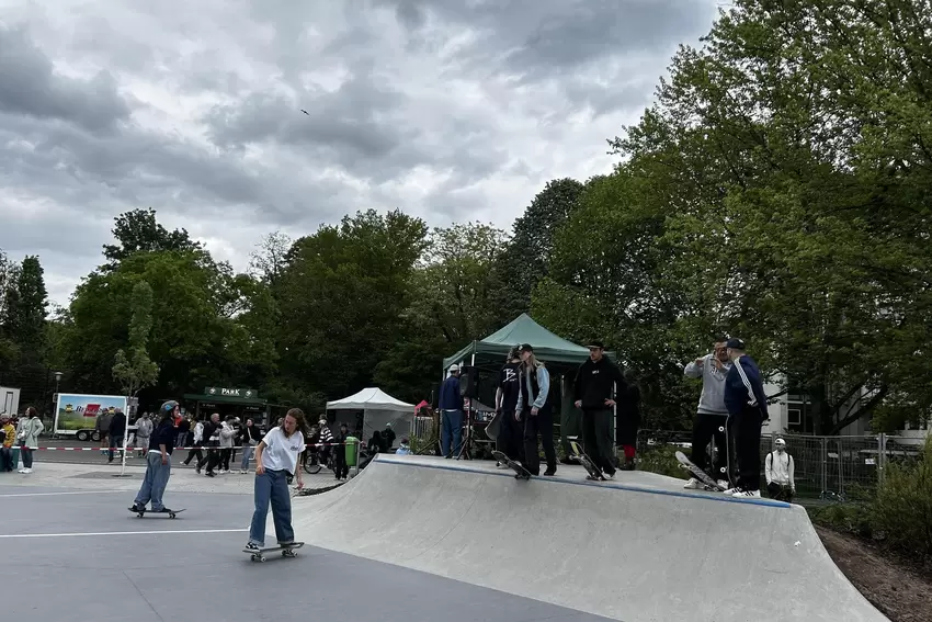 Die neue Skateanlage ist das Herzstück des Parks.
