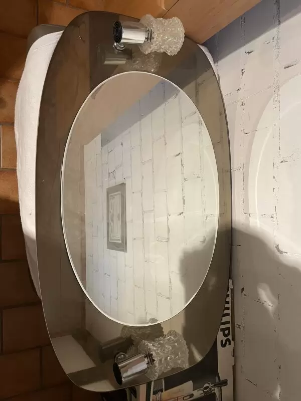 Badezimmerspiegel oval mit Beleuchtung Größe 100 cm mal 60 cm, Zustand wie neu für 60,00 € zu verkaufen.