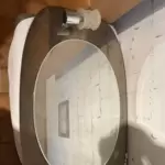 Badezimmerspiegel oval mit Beleuchtung Größe 100 cm mal 60 cm, Zustand wie neu für 60,00 € zu verkaufen.