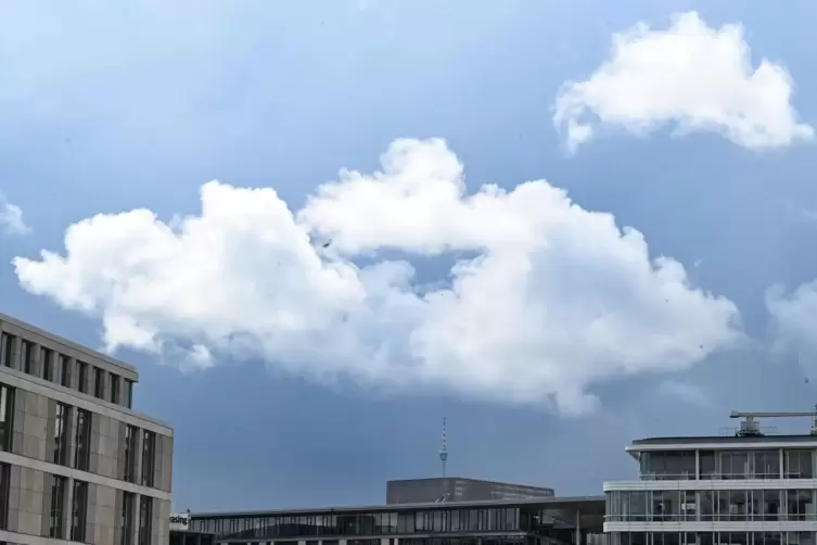 Sonne und Wolken &uuml;ber Stuttgart