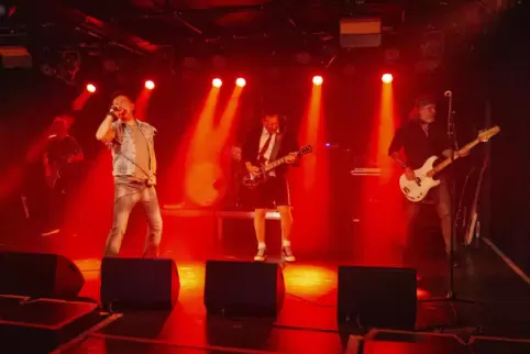 Dem Original nah und doch eigen: AC/DC-Tribute-Band Hole Full Of Love. 