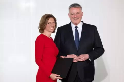 Sie müssen das Koalitionsschiff steuern: Ministerpräsident Gordon Schnieder (CDU) und seine Stellvertreterin Sabine Bätzing-Lich