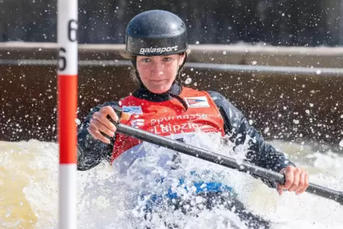 In Lofer im Canadier stark: Britta Jung. 