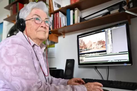 Bei der Arbeit: Dorle Dorsch am Schnittplatz. 