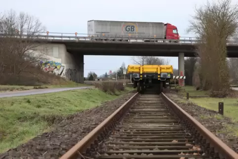 Die Bahnstrecke zwischen Landau und Germersheim gehört zu denen, die wieder in Betrieb genommen werden sollen.