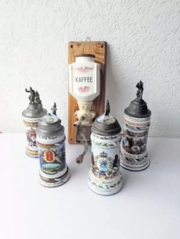 Reservistenkrüge, Pickelhauben, I. und II. Weltkrieg Orden, Urkunden, Postkarten und altes Spielzeug bis 1960, alte Wandkaffeemü