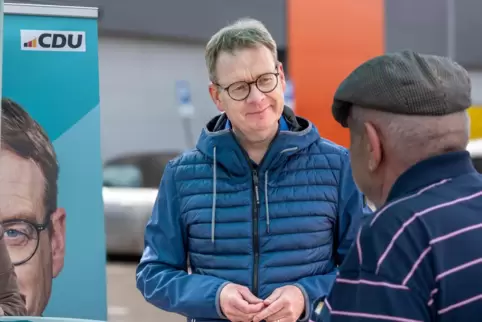 Thomas Gebhart bei einem Infostand in der Südpfalz. 
