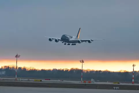 Die Ticketsteuer soll – gestaffelt nach Flugdistanzen – sinken. Für die Preisgestaltung sind allerdings unter anderem auch die z