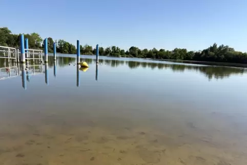 Im Südwesten von Neuhofen: der Badesee „An der Steinernen Brücke“. 