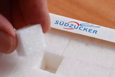 Südzucker ist im vergangenen Geschäftsjahr noch tiefer in die roten Zahlen gerutscht.