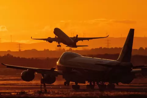 Flugzeuge am Flughafen