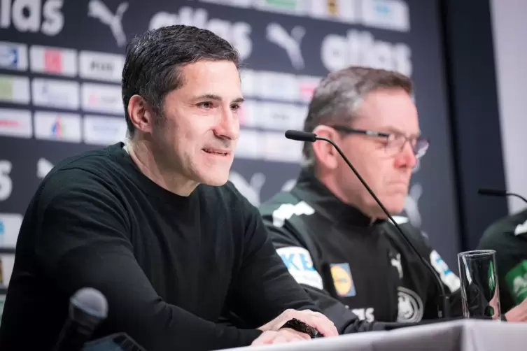 DHB-Sportvorstand Ingo Meckes und Bundestrainer Alfred Gislason