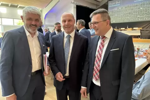 Von links: Aufsichtsratsvorsitzender Bernhard Matheis, Vorstandsvorsitzender Paul Heim und Vorstandsmitglied Michael Knecht.