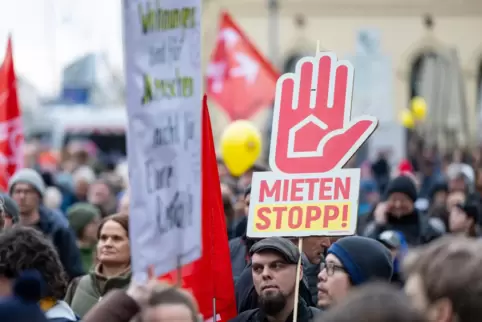 Eine Mietdemonstration in München, Deutschlands teuerster Stadt zum wohnen 