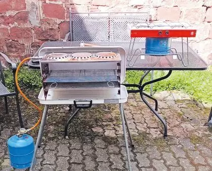 11251787_10_1 Ideal zum Campen mit Zelt und Auto, da geringes Staumaß. Geräte mit deutlichen Gebrauchsspuren, aber funktionstüchtig,inkl. Gasf