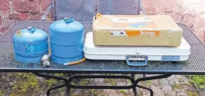 11251787_10_1 Ideal zum Campen mit Zelt und Auto, da geringes Staumaß. Geräte mit deutlichen Gebrauchsspuren, aber funktionstüchtig,inkl. Gasf