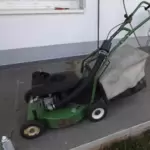 11252017_10_1 Bastlergeräte 1xSabo mit 2-Taktmotor.Mäher läuft. mit Hinterradantrieb.1x Mäher Sabo mit 4- Taktmotor.ohne Antrieb. Motor dreht