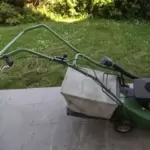 11252017_10_1 Bastlergeräte 1xSabo mit 2-Taktmotor.Mäher läuft. mit Hinterradantrieb.1x Mäher Sabo mit 4- Taktmotor.ohne Antrieb. Motor dreht