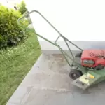 11252017_10_1 Bastlergeräte 1xSabo mit 2-Taktmotor.Mäher läuft. mit Hinterradantrieb.1x Mäher Sabo mit 4- Taktmotor.ohne Antrieb. Motor dreht