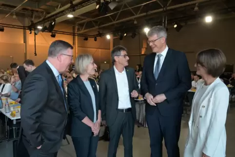 Bei der ADAC-Hauptsversammlung im Technikmuseum: (von links) ADAC-Präsident Christian Reinike, Oberbürgermeisterin Stefanie Seil