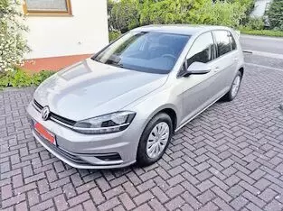 1.Hand , Ganzjahresreifen (vorne neu!!), unfallfrei,  lückenlos scheckheftgepflegt in VW Vertragswerkstatt (ein Jahr VW Mobilitä