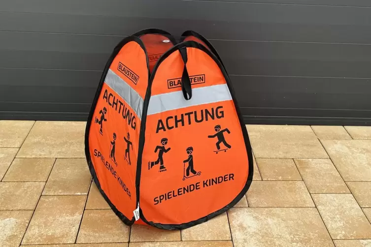 Manchem Bewohner des Neubaugebiets markieren die Stra&szlig;e, wenn ihre Kinder drau&szlig;en spielen. 