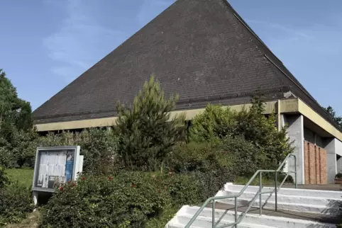 Moderner Sakralbau aus dem Jahre 1966: die katholische Kirche St. Markus im Landstuhler Stadtteil Atzel. 