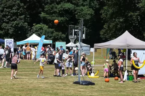 Zum Spielfest am Eisweiher kommen jährlich Tausende Besucher.