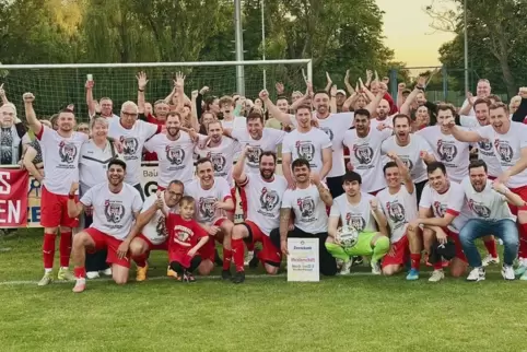 Die Kickers Neuhofen sind Meister der B-Klasse Rhein-Mittelhaardt Ost und steigen auf. 