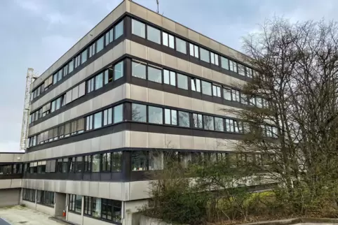 Der Büroturm der Kreisverwaltung muss saniert werden. Der Kreis will dafür 13 Millionen Euro aus dem Sondervermögen des Bundes v